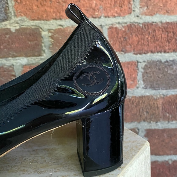 Chanel Black Patent Elastic Pumps - 38.5 - Picture 6 of 16